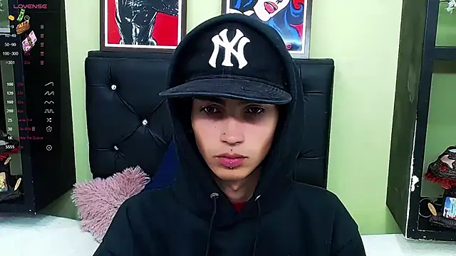 Snapshot of ttimy_x_boy chatting on January 21, 2025, 8:54 pm ttimy x boy online show from January 21, 2025, 8:54 pm