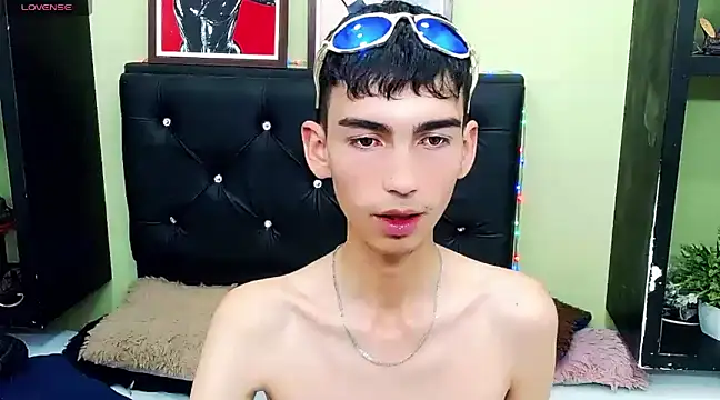 Snapshot of ttimy_x_boy chatting on February 7, 2025, 2:50 am ttimy x boy online show from February 7, 2025, 2:50 am