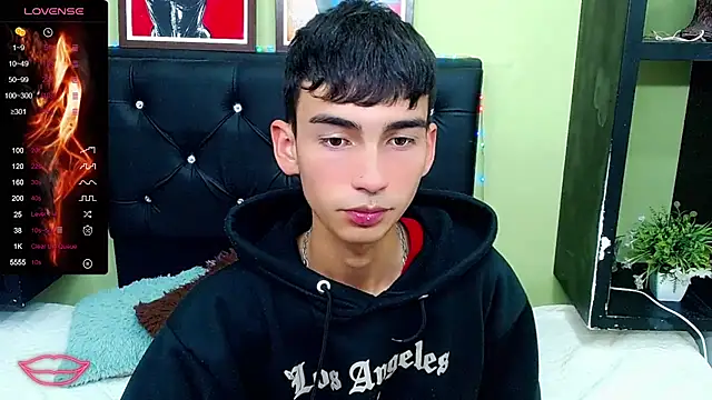 Snapshot of ttimy_x_boy chatting on February 20, 2025, 10:59 pm ttimy x boy online show from February 20, 2025, 10:59 pm