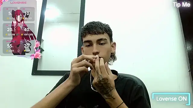 Snapshot of ttimy_x_boy chatting on September 30, 2025, 4:39 am ttimy x boy online show from September 30, 2025, 4:39 am