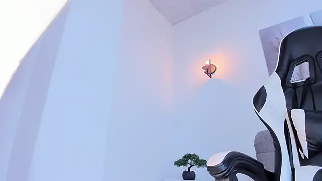 Snapshot of Brittany_cute18 chatting on March 22, 2025, 2:14 pm Brittany cute18 online show from March 22, 2025, 2:14 pm