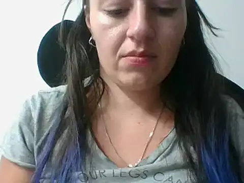  karlie kloss  online show from February 1, 2025, 12:07 am