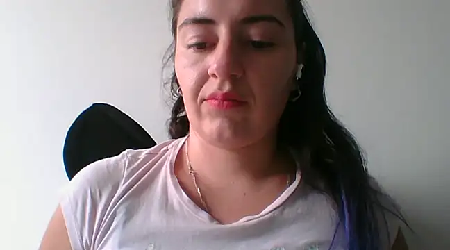  karlie kloss  online show from February 4, 2025, 7:55 pm