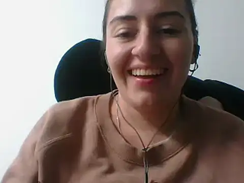  karlie kloss  online show from February 6, 2025, 1:38 am