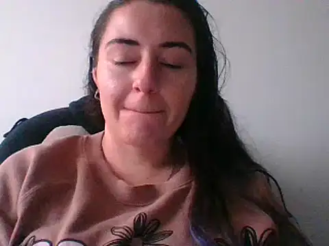  karlie kloss  online show from February 13, 2025, 8:03 pm