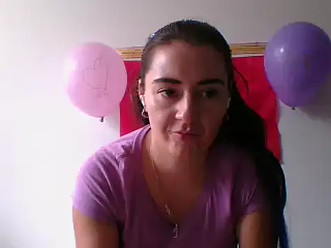  karlie kloss  online show from February 14, 2025, 7:54 pm