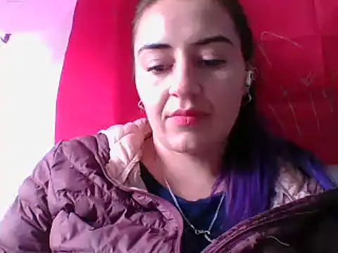  karlie kloss  online show from February 23, 2025, 6:45 pm