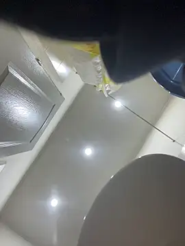 Snapshot of roland_alex1 chatting on February 14, 2026, 12:18 am roland alex1 online show from February 14, 2026, 12:18 am