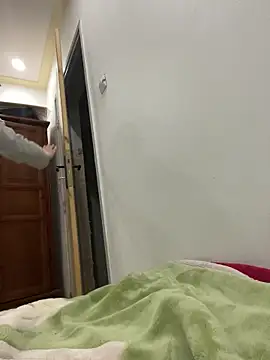 Snapshot of roland_alex1 chatting on March 21, 2026, 12:37 am roland alex1 online show from March 21, 2026, 12:37 am