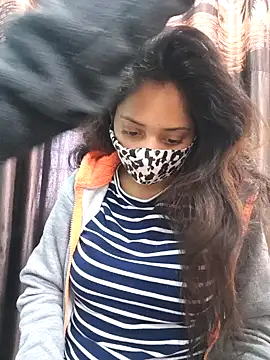 bigtitsqueen online show from January 13, 2025, 5:44 am