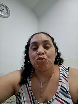 MirandaSoto online show from May 4, 2026, 3:35 am
