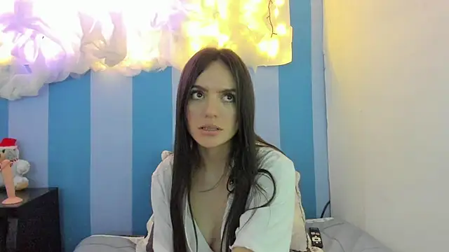 Snapshot of britny_clouds chatting on December 7, 2024, 8:05 pm britny clouds online show from December 7, 2024, 8:05 pm