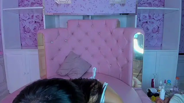 sheyla sweet18 online show from December 9, 2024, 11:45 pm