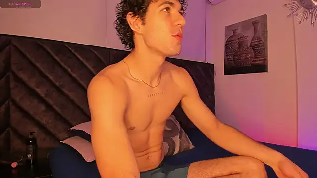 Snapshot of Luca_ferrer_ chatting on December 13, 2024, 5:16 am Luca ferrer online show from December 13, 2024, 5:16 am