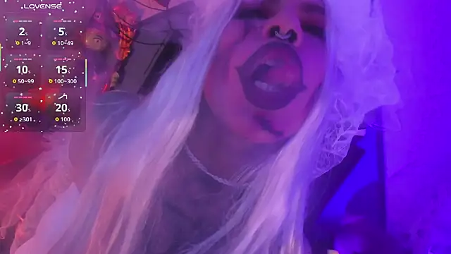 delilah fix online show from October 31, 2025, 8:43 pm