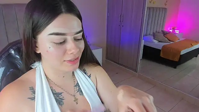 Charlotte Olsen  online show from May 2, 2026, 7:41 pm