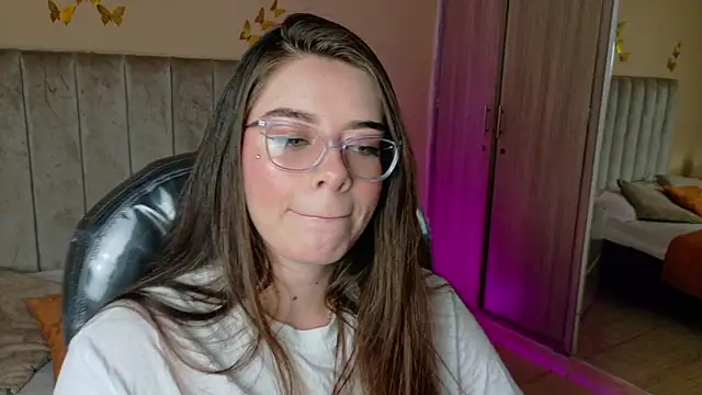 Charlotte Olsen  online show from June 13, 2026, 7:34 pm
