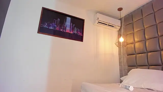 Snapshot of mile_uribe chatting on September 10, 2025, 4:34 am mile uribe online show from September 10, 2025, 4:34 am