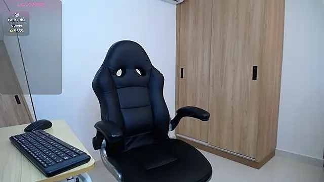 karoll marquez online show from November 6, 2025, 11:15 pm