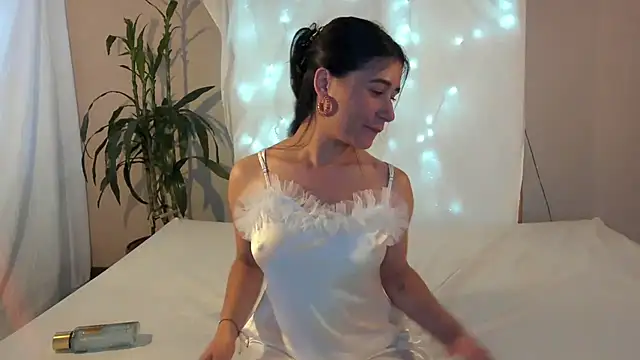 ChloeTurner  online show from February 24, 2025, 6:04 pm