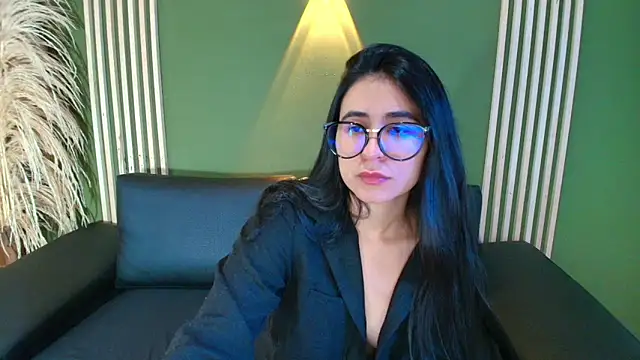 ChloeTurner  online show from October 13, 2025, 3:12 pm