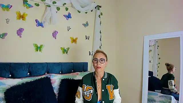 Snapshot of emagarcia chatting on September 20, 2025, 7:37 pm emagarcia online show from September 20, 2025, 7:37 pm