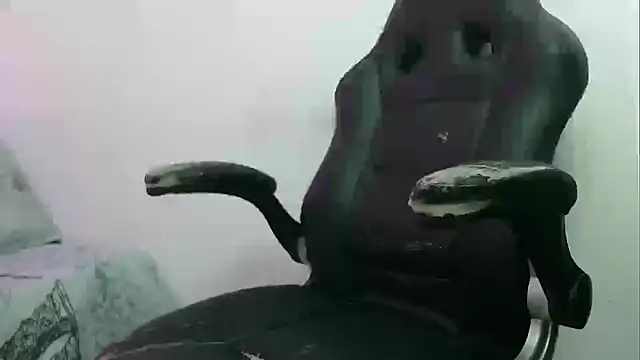 LAURA SMIITH online show from March 14, 2025, 6:50 pm