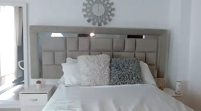 Snapshot of zoecruzz chatting on December 18, 2024, 2:17 pm zoecruzz online show from December 18, 2024, 2:17 pm