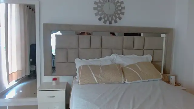 Snapshot of zoecruzz chatting on January 18, 2025, 1:51 pm zoecruzz online show from January 18, 2025, 1:51 pm