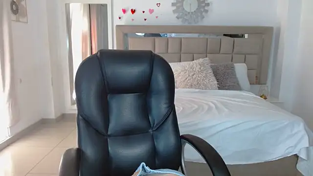 Snapshot of zoecruzz chatting on September 12, 2025, 2:39 pm zoecruzz online show from September 12, 2025, 2:39 pm