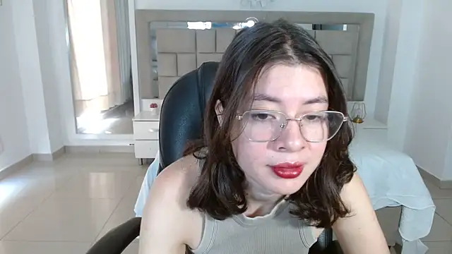 Snapshot of zoecruzz chatting on October 9, 2025, 3:32 pm zoecruzz online show from October 9, 2025, 3:32 pm