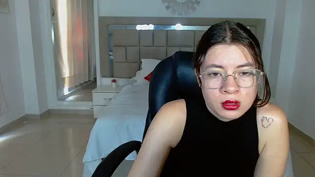 Snapshot of zoecruzz chatting on November 8, 2025, 3:12 pm zoecruzz online show from November 8, 2025, 3:12 pm