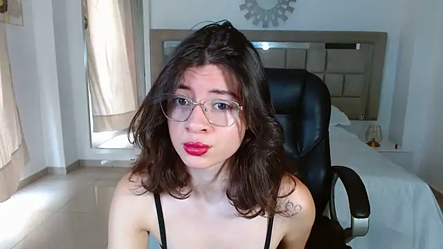 Snapshot of zoecruzz chatting on November 26, 2025, 2:51 pm zoecruzz online show from November 26, 2025, 2:51 pm