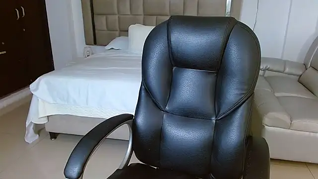 zoecruzz online show from March 6, 2026, 1:40 pm