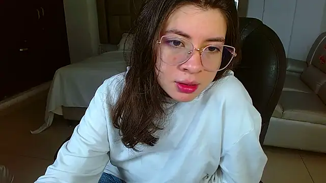 zoecruzz online show from March 11, 2026, 1:39 pm