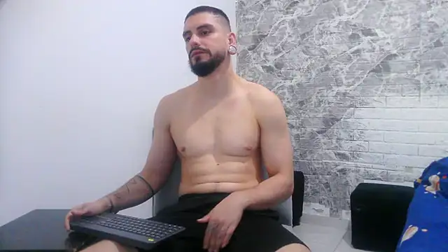 Snapshot of Aaron_kwok28 chatting on September 17, 2025, 6:31 pm Aaron kwok28 online show from September 17, 2025, 6:31 pm