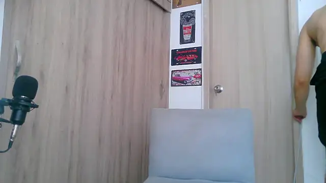 Snapshot of Aaron_kwok28 chatting on October 9, 2025, 5:00 pm Aaron kwok28 online show from October 9, 2025, 5:00 pm