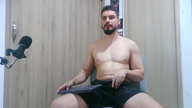 Snapshot of Aaron_kwok28 chatting on November 12, 2025, 3:40 am Aaron kwok28 online show from November 12, 2025, 3:40 am