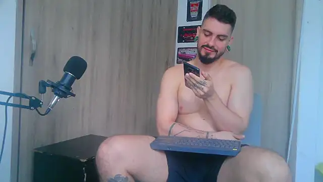 Snapshot of Aaron_kwok28 chatting on November 23, 2025, 9:14 pm Aaron kwok28 online show from November 23, 2025, 9:14 pm