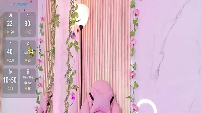 Aria montgomeri online show from December 15, 2025, 2:32 pm