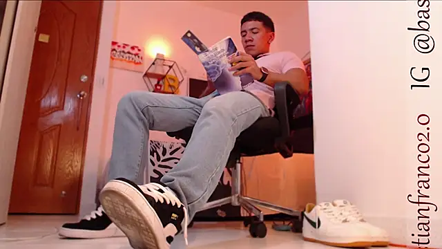 Snapshot of marc_ginale chatting on December 2, 2024, 4:09 am marc ginale online show from December 2, 2024, 4:09 am