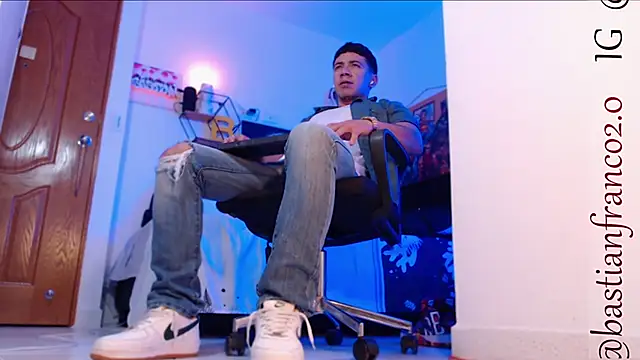 Snapshot of marc_ginale chatting on December 20, 2024, 11:37 pm marc ginale online show from December 20, 2024, 11:37 pm