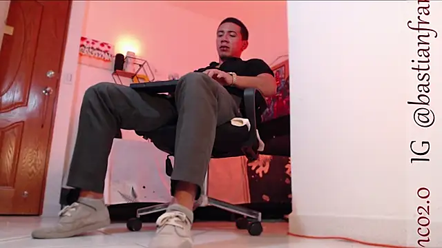 Snapshot of marc_ginale chatting on January 12, 2025, 11:58 pm marc ginale online show from January 12, 2025, 11:58 pm