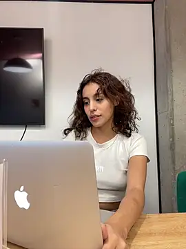 Katee Jones online show from February 12, 2025, 9:54 pm