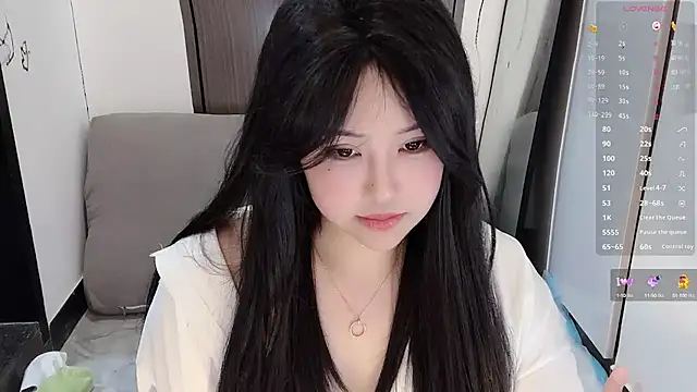 Snapshot of Fountain- chatting on March 3, 2025, 11:24 pm Fountain- online show from March 3, 2025, 11:24 pm