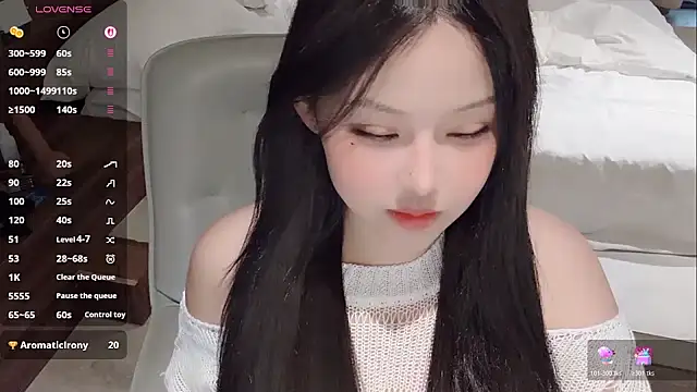 Snapshot of Fountain- chatting on November 3, 2025, 10:32 pm Fountain- online show from November 3, 2025, 10:32 pm