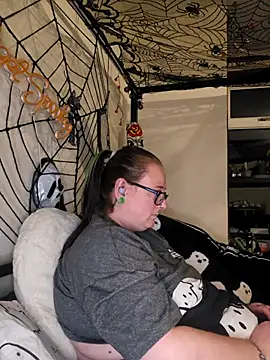 Snapshot of Bunny_Cummings chatting on October 17, 2025, 10:01 pm Bunny Cummings online show from October 17, 2025, 10:01 pm