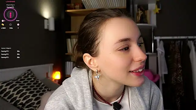 Snapshot of DarylBarks chatting on October 17, 2025, 11:18 pm DarylBarks online show from October 17, 2025, 11:18 pm