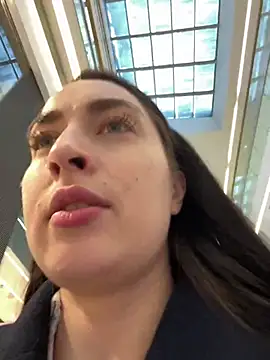 Holly Play online show from February 6, 2025, 1:43 pm