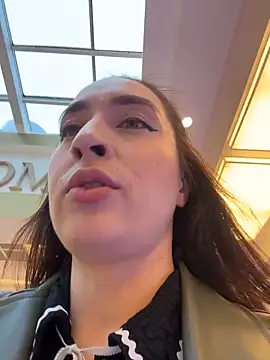 Holly Play online show from October 28, 2025, 9:13 am